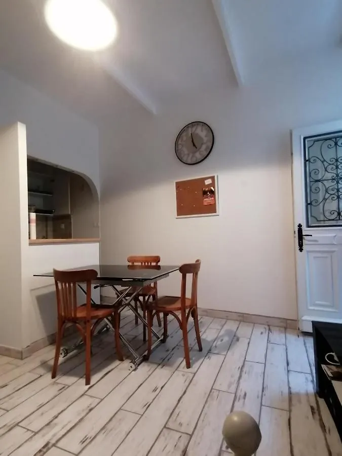 Villa Lou Caumino : charmante petite maison de ville. à Monteux 0*,  France